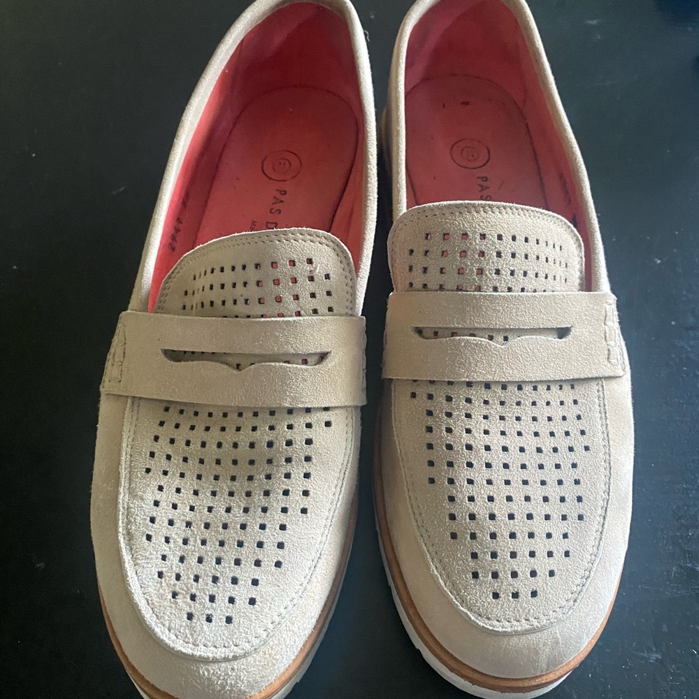 Pas De Rouge Italian suede beige loafers - 7.5